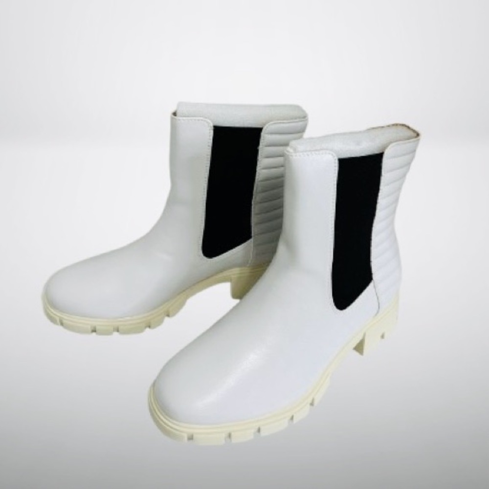 Journee Women’s Tatiana Chelsea Pull-On Stretch Gore Lug Sole Booties 10M White